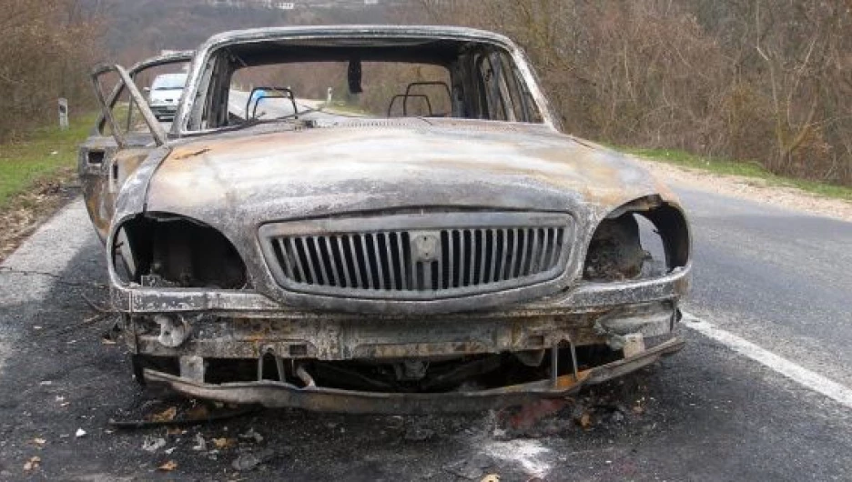 Автомобиль после пожара. ГАЗ 31029 сгорела. ГАЗ 31029 взорванная. ГАЗ 31029 гнилая. Горящая машина 31105.