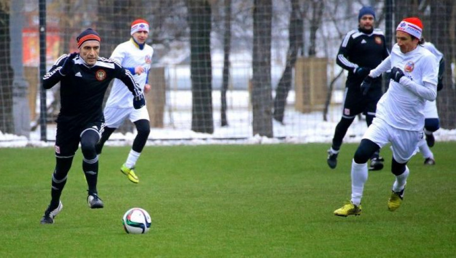Алтайские чиновники сыграли в футбол с аппаратом Совфеда.