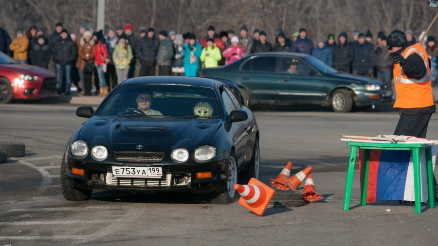 Автогонки на Речном вокзале.