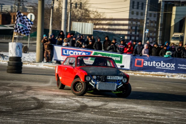 Автогонки на речном вокзале в Барнауле