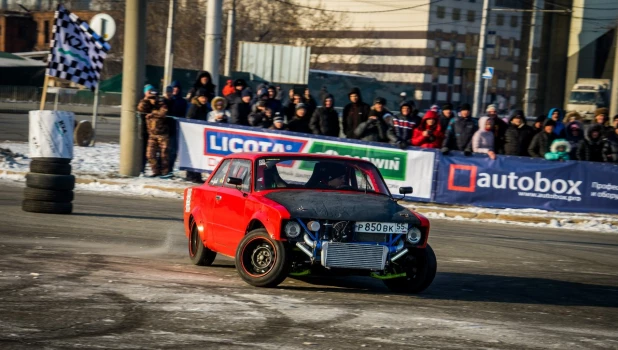 Автогонки на речном вокзале в Барнауле