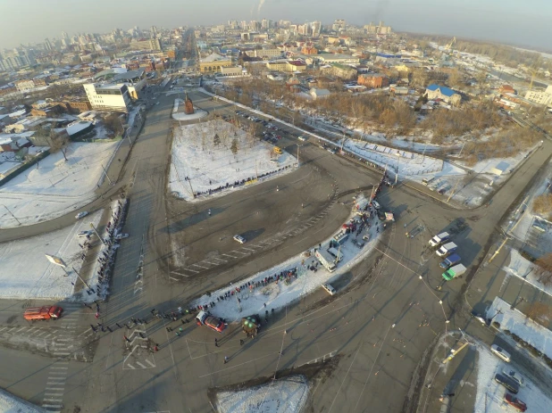 Автогонки на речном вокзале в Барнауле