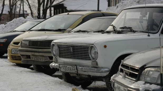 Автомобили в Барнауле.