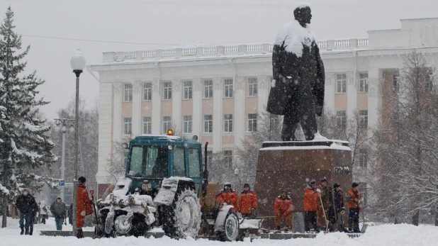 Уборка снега, администрация Алтайского края.