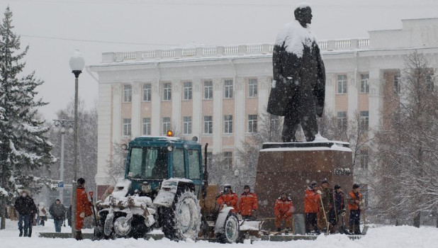 Уборка снега, администрация Алтайского края.