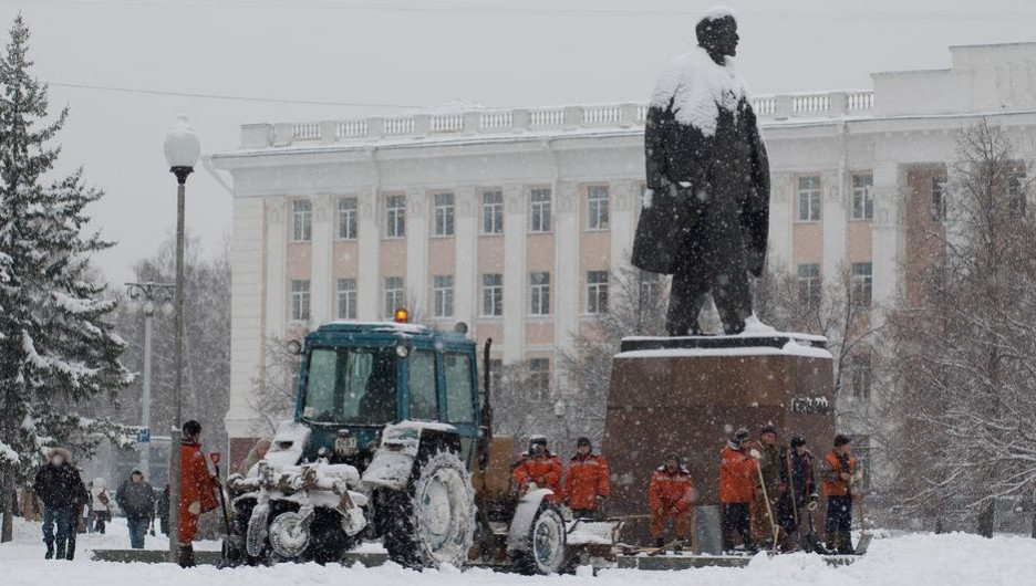 Барнаульские дорожники отправились дежурить на случай снегопада
