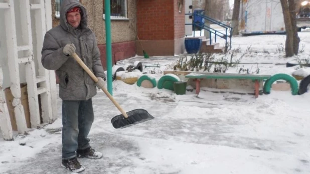 Уборка снега в Барнауле.