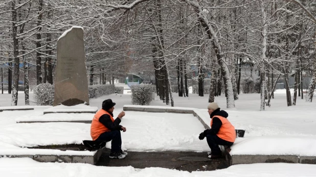 Дворники. Уборка снега.