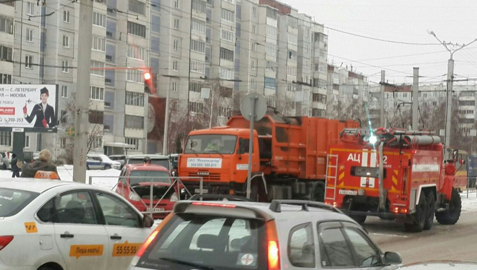 В Барнауле трамвай устроил массовое ДТП.