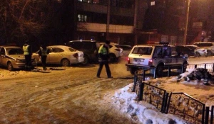 ГИБДД задерживает виновницу ДТП.