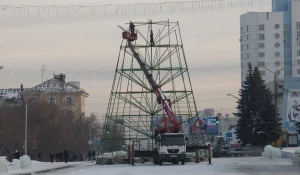 В Барнауле возводят Ледовый городок. 3 декабря 2015 года.