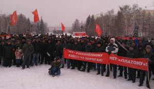 Митинг против "Платона" в Барнауле.