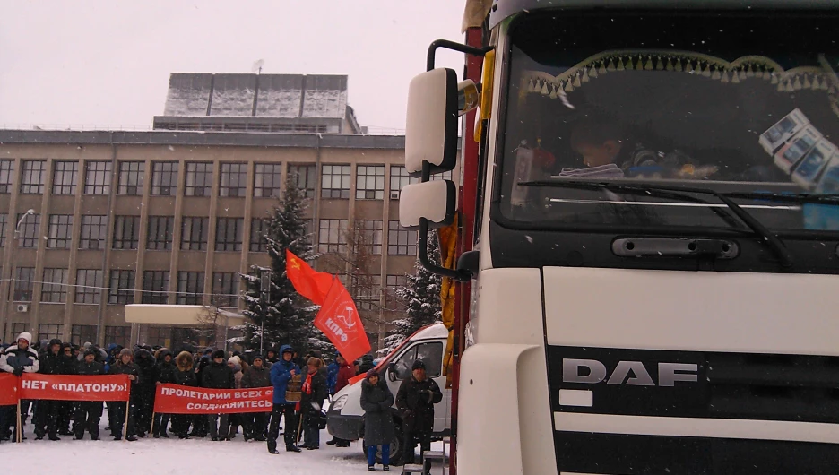 Митинг против "Платона" в Барнауле.