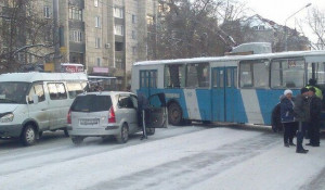 В Рубцовске троллейбус срезался в маршрутку.
