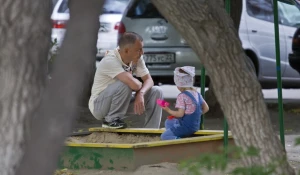 Отец и ребенок.