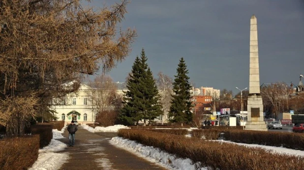 Зимняя Демидовская площадь.