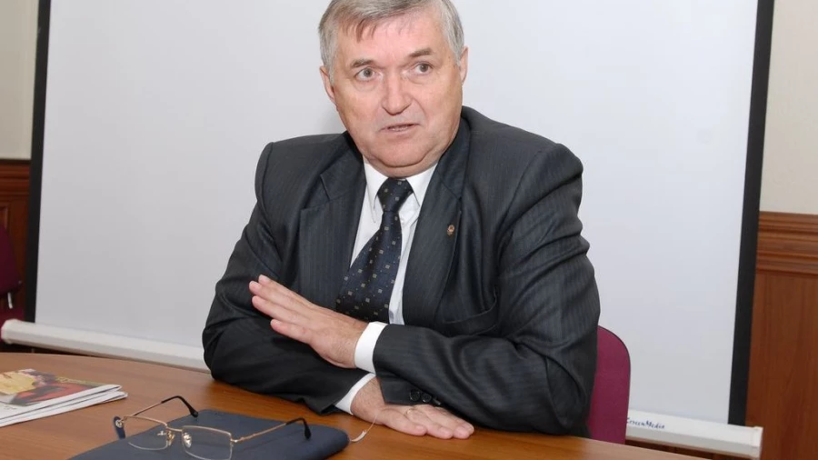 Александр Пономарев.