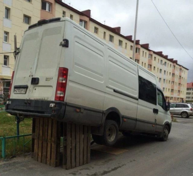 Люди, которые не слышали о технике безопасности.