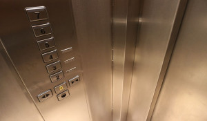 В лифте.