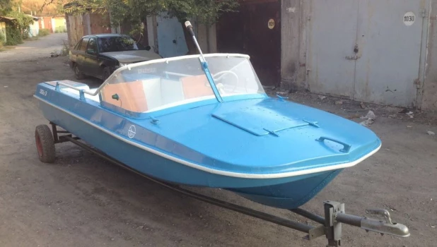 Моторная лодка "Обь-3".