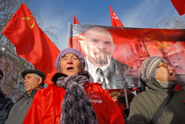 В ноябре коммунисты традиционно напомнили о себе.