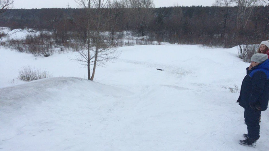 Ледяная горка в поселке Кирова.