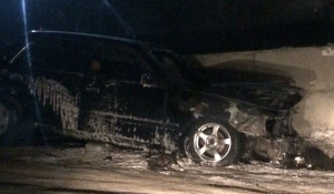 Сгоревший автомобиль Тойота Краун.