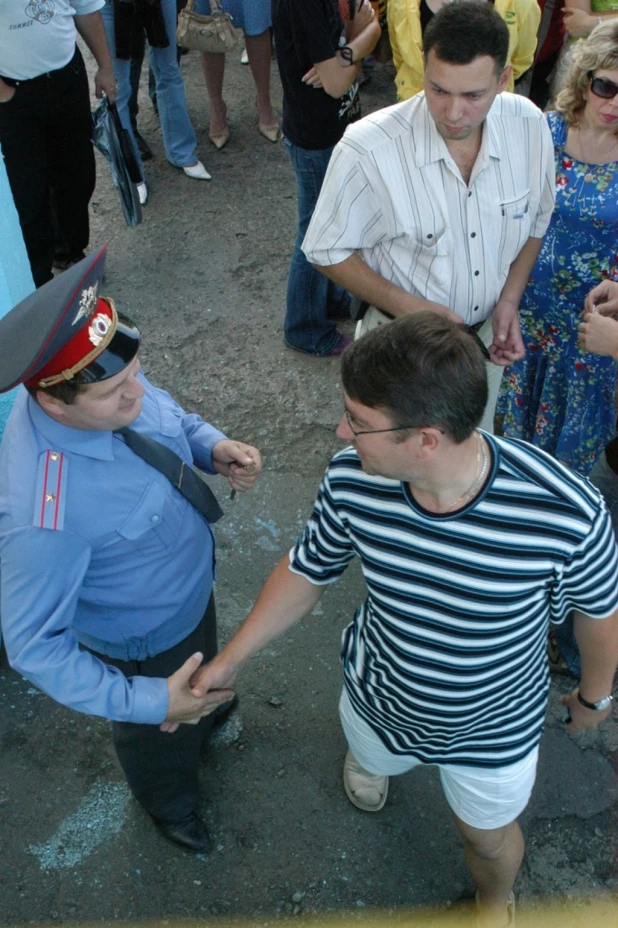 Мужчина в полосатой футболке стал главой Центрального района Барнаула.