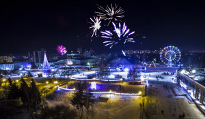 Новогодний салют на площади Сахарова с высоты птичьего полета.