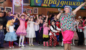"Алтай-Кокс" провел новогодний марафон для заринских детей.