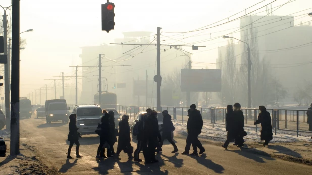 Пешеходы в Барнауле.