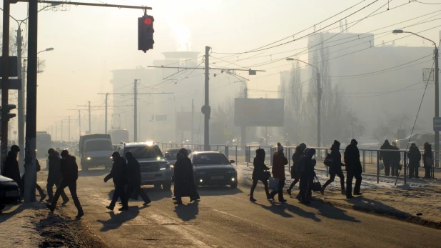 Пешеходы в Барнауле.