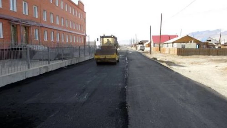 Строительство дороги и парковки в Кош-Агаче.