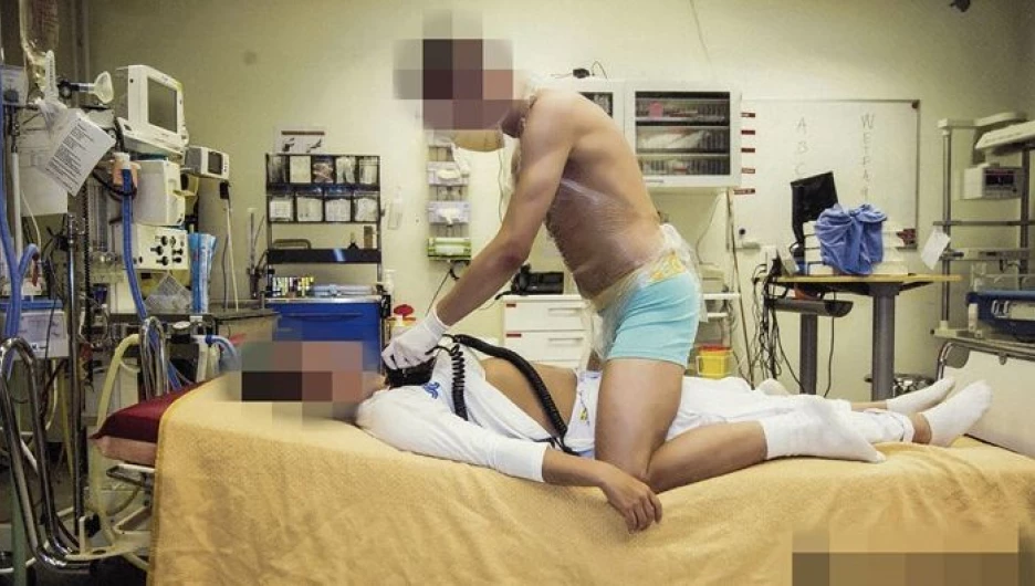 Кадры из шведского эротического календаря.