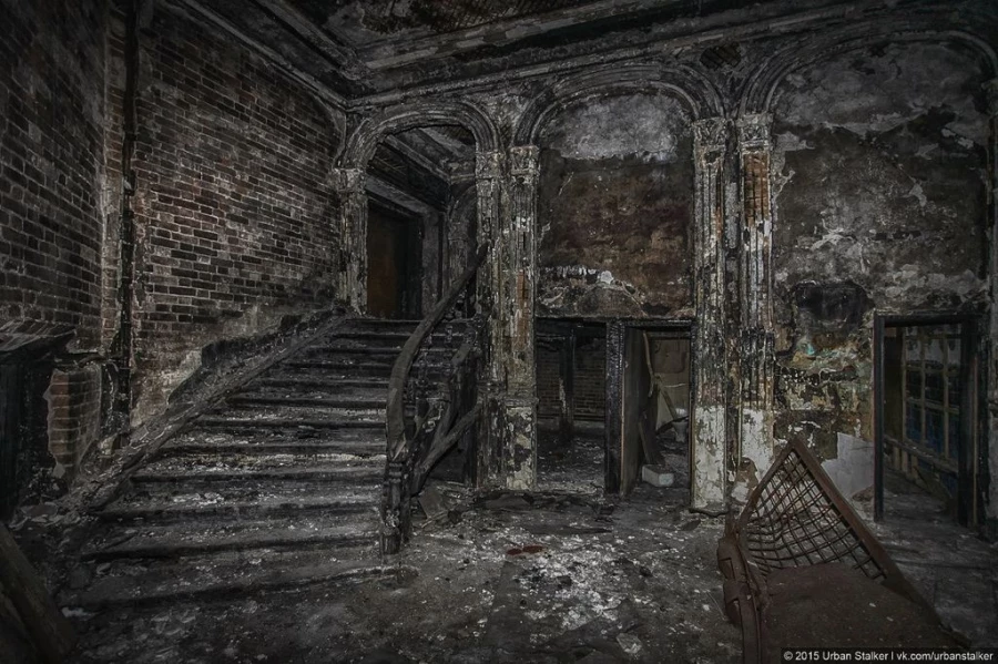 Пассаж купца Фирсова в Бийске.