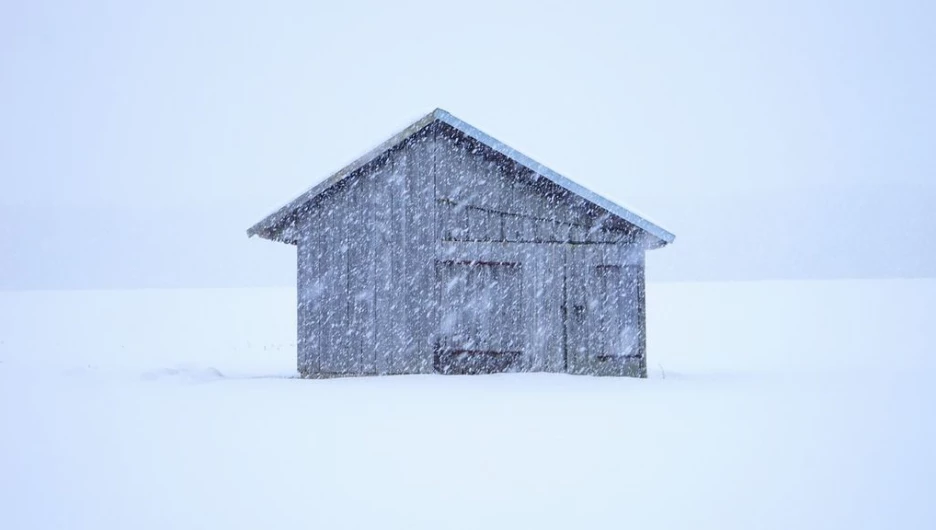 Метель, хозяйственная постройка.