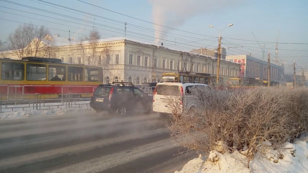 Трамваи на Красноармейском утром 20 января.