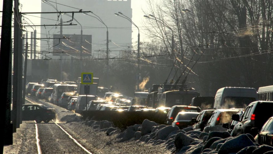 Автомобили в Барнауле. Пробка.