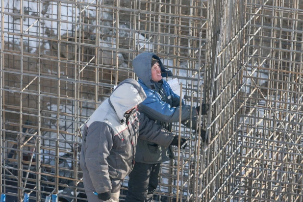 Строительство набережной в Барнауле.