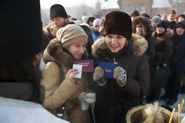 Освящение зачёток у АлтГТУ 25 января 2016 года.