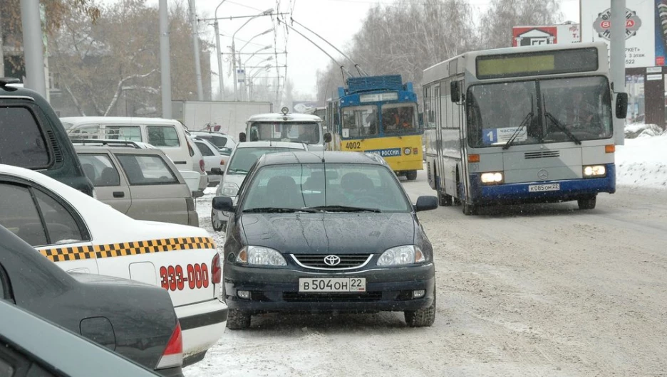 Автомобили в Барнауле.