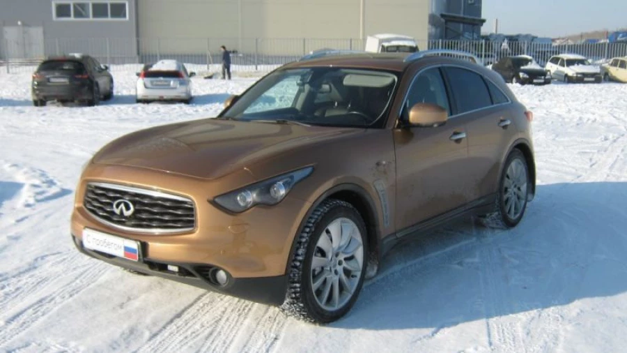 Infiniti FX50.