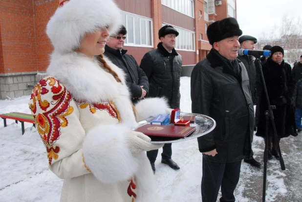 Сергей Степашин открыл в Барнауле первый в Сибири дом образцового содержания.