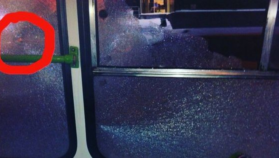 В Барнауле обстреляли автобус.