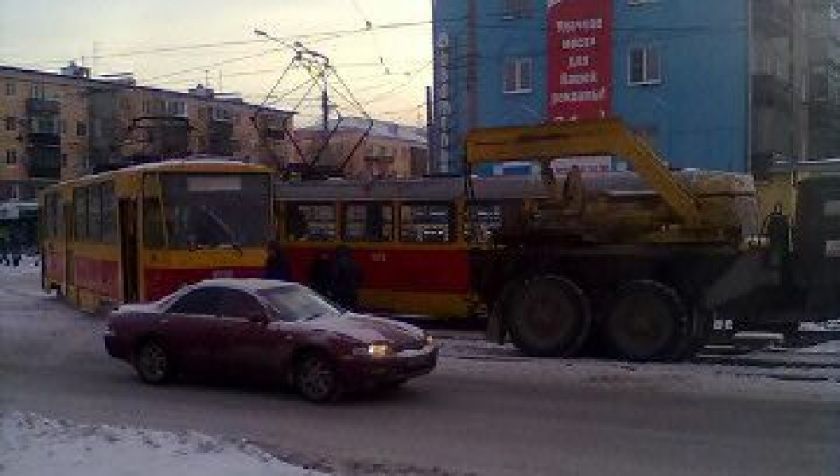 В Барнауле врезались два трамвая. 10 февраля 2016 года.