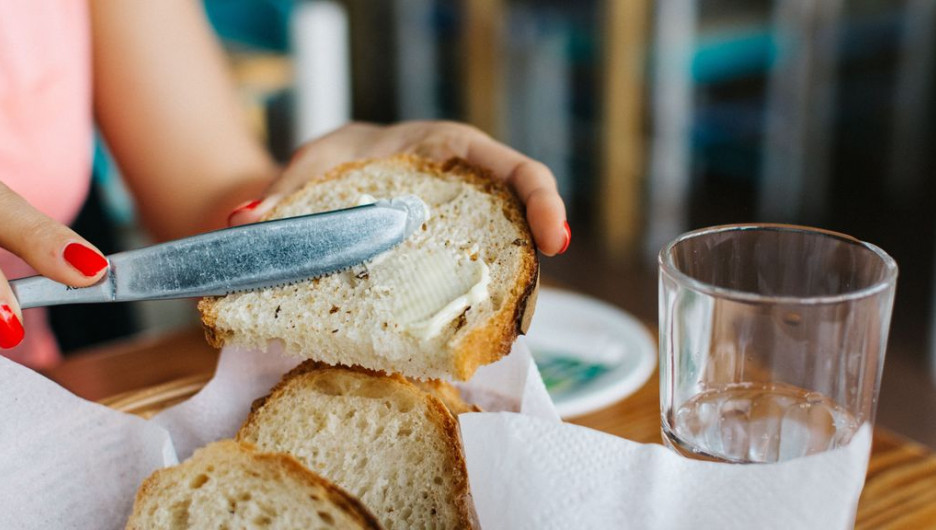 Хлеб с маслом польза. Хлеб с маслом. Фуд фото маргарина с хлебом. Молдавское масло сливочное.