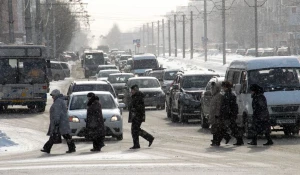 На пешеходном переходе.