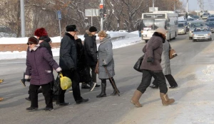 На пешеходном переходе.