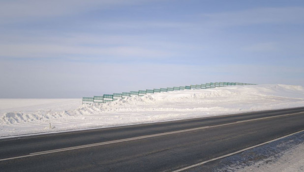 Снег на Алтае. Снегозадерживающие барьеры.
