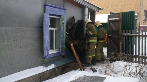 Пожар в жилом доме Бийска.